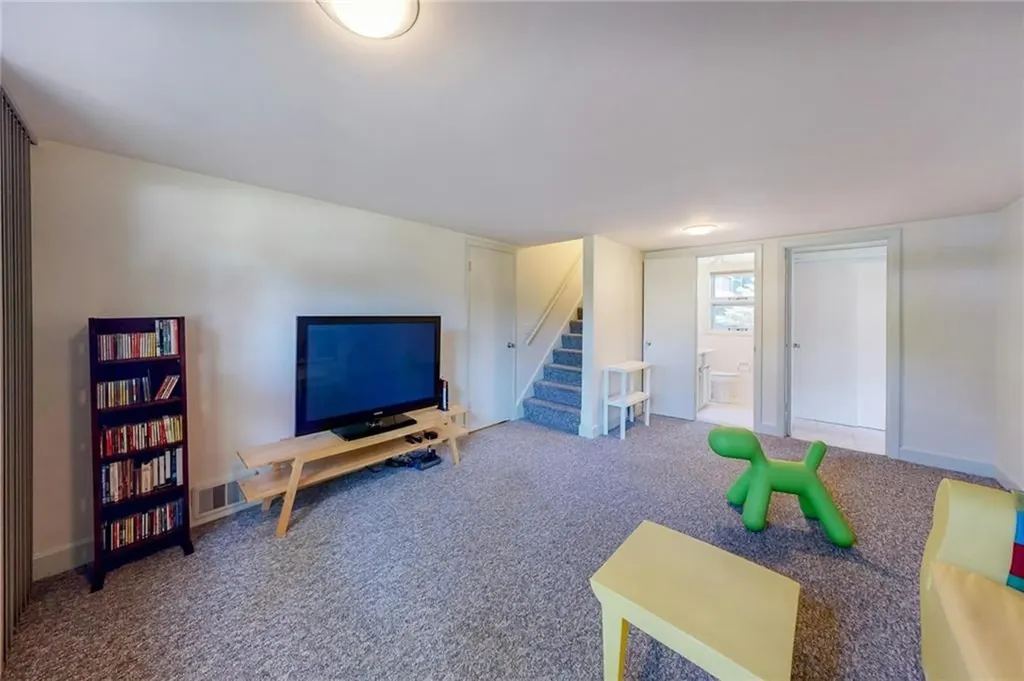 212 Lawnacre Drive Cranston RI 02920