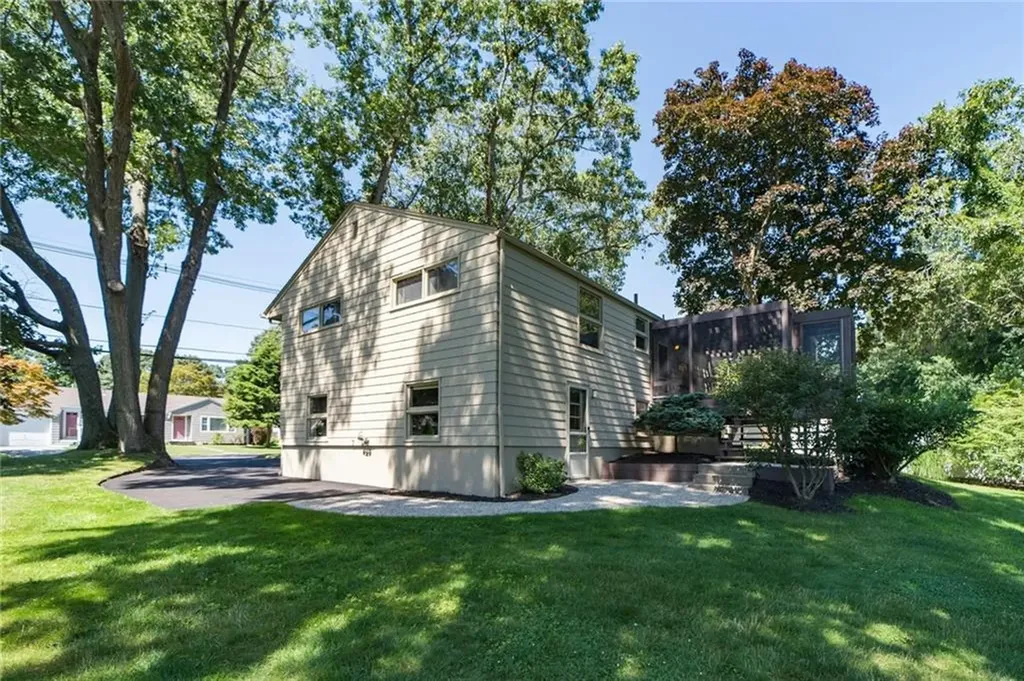 212 Lawnacre Drive Cranston RI 02920