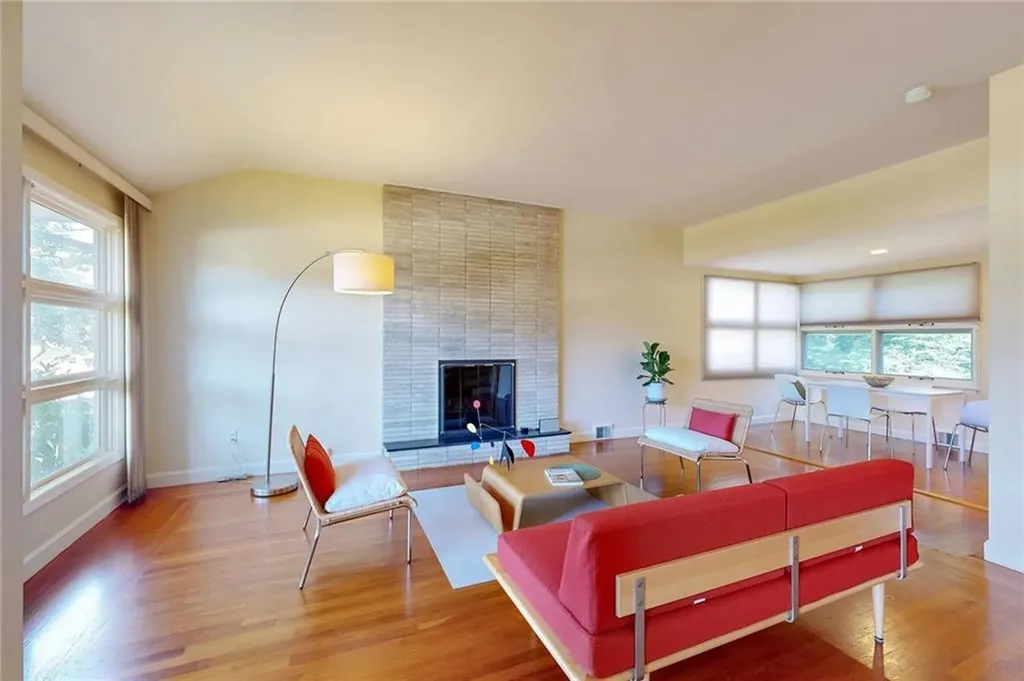 212 Lawnacre Drive Cranston RI 02920