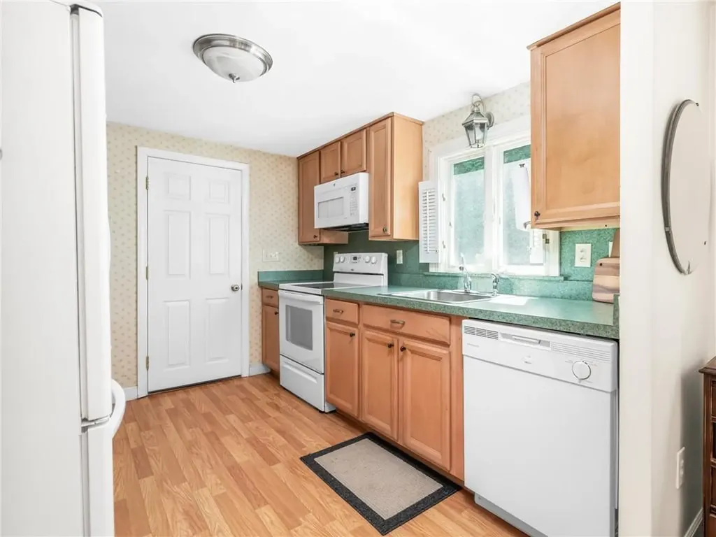 100 Diamond Hill Road Warwick RI 02886