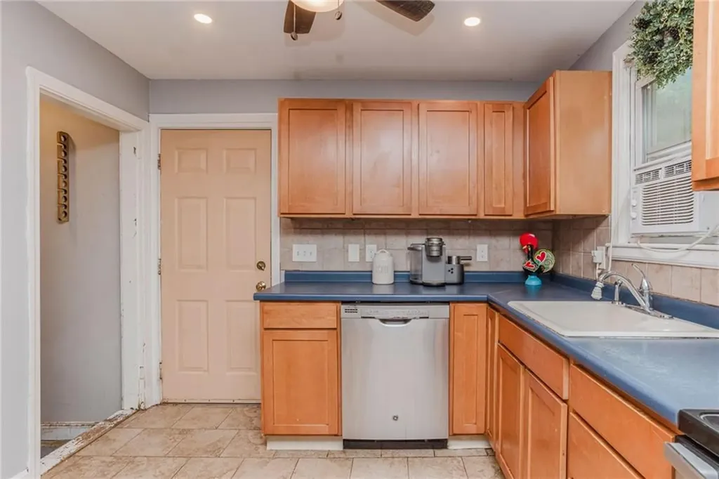 74 Hambly Road Tiverton RI 02878