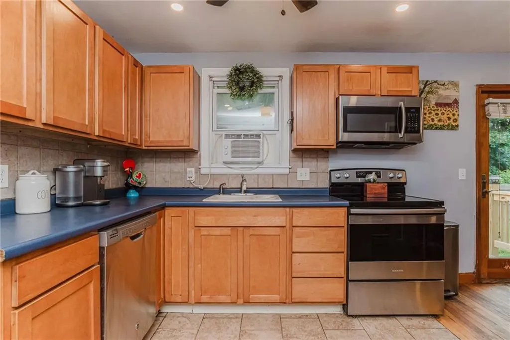 74 Hambly Road Tiverton RI 02878