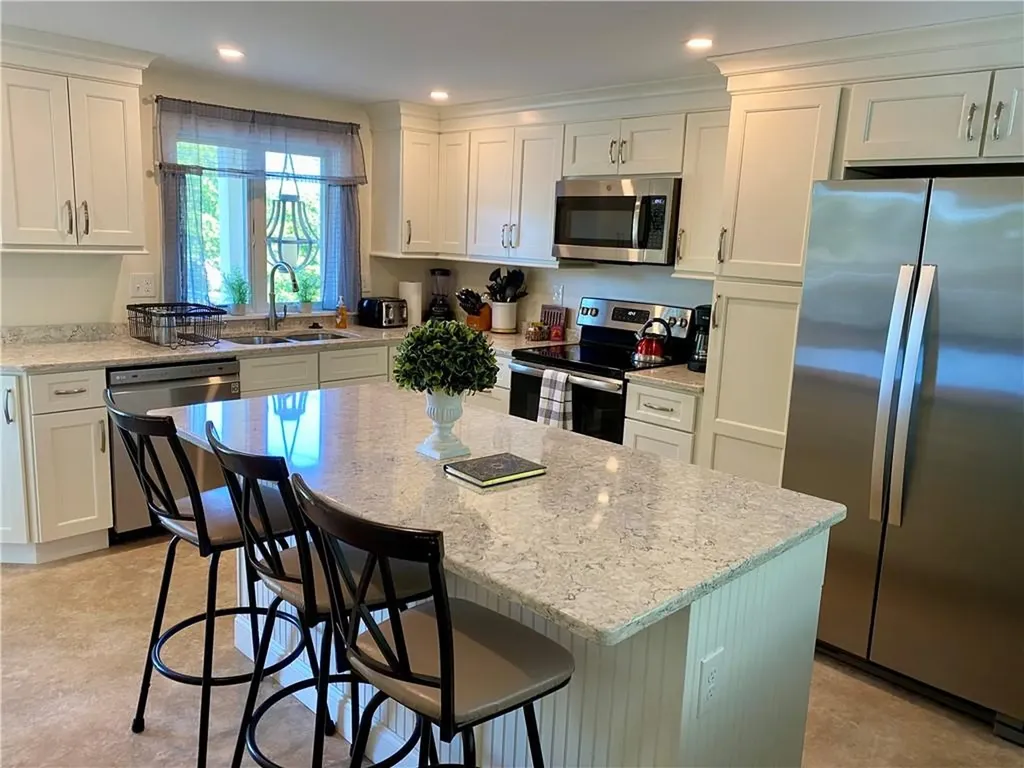 116 Renfrew Avenue Middletown RI 02842