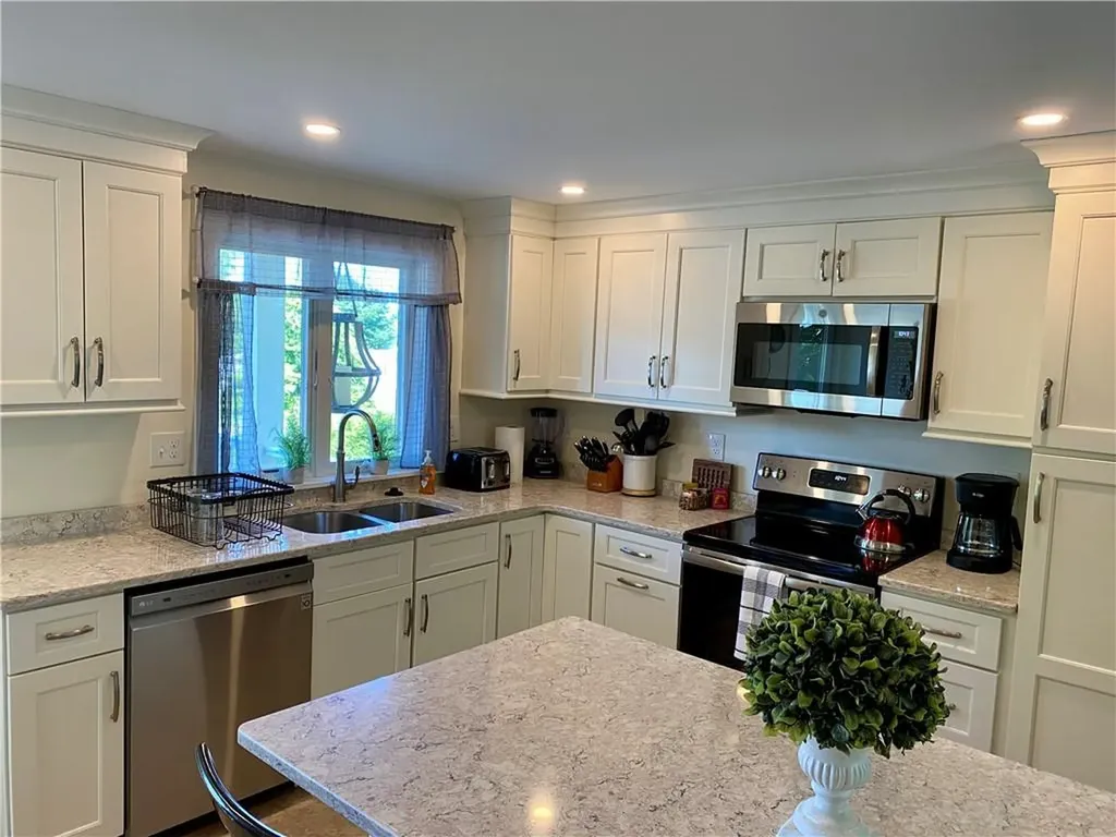 116 Renfrew Avenue Middletown RI 02842