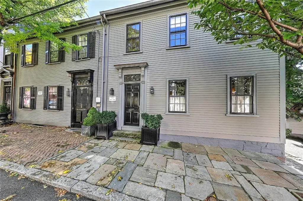 8 Arnold Street Providence RI 02906