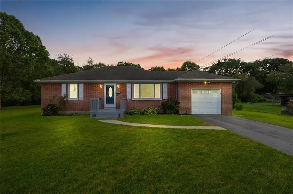 65 Central Avenue Warren RI 02885