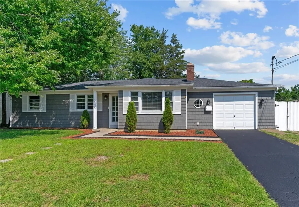 27 Metropolitan Drive Warwick RI 02886
