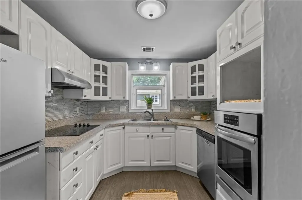 27 Metropolitan Drive Warwick RI 02886