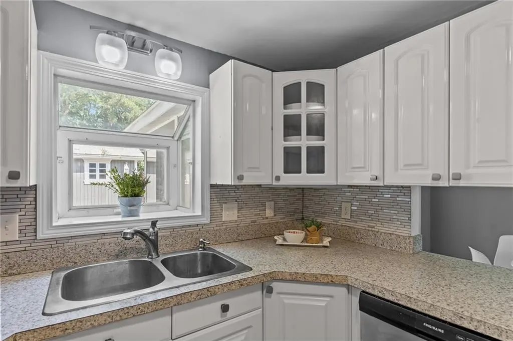 27 Metropolitan Drive Warwick RI 02886