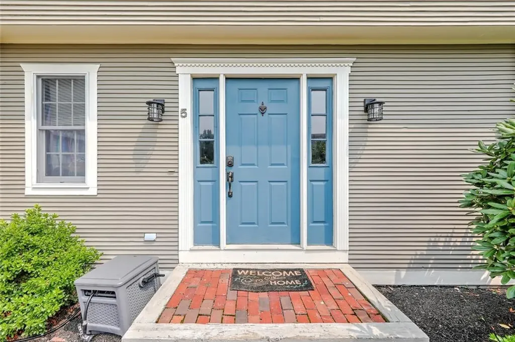 5 Meadow Circle Barrington RI 02806