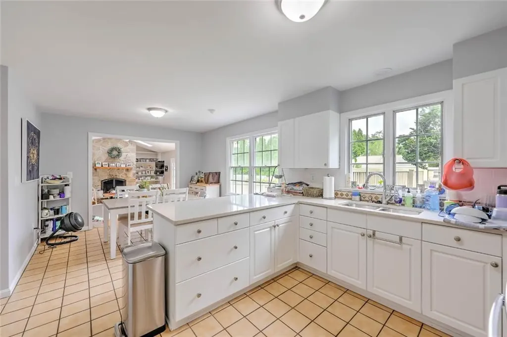 5 Meadow Circle Barrington RI 02806