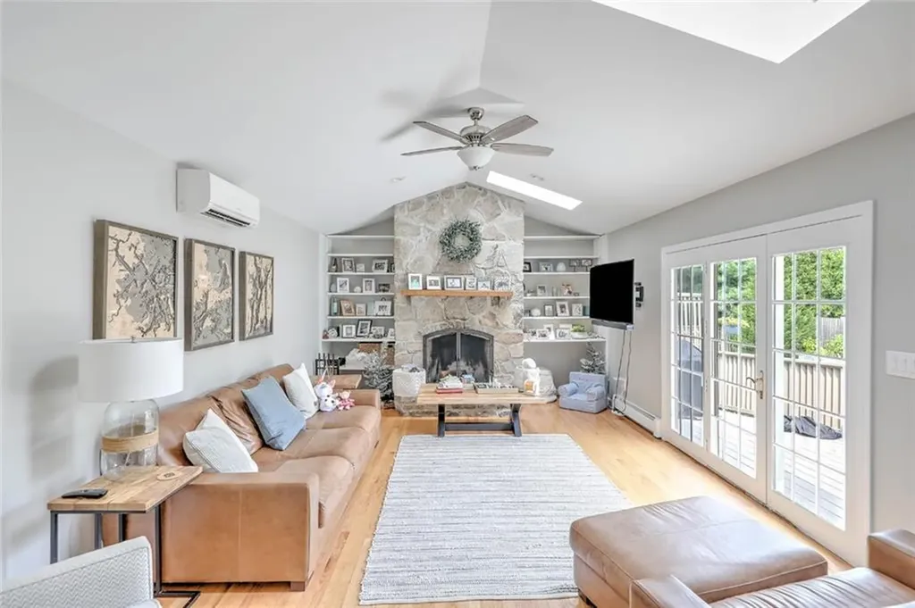 5 Meadow Circle Barrington RI 02806