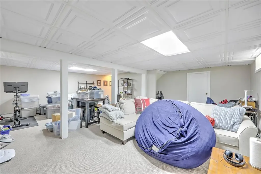 5 Meadow Circle Barrington RI 02806