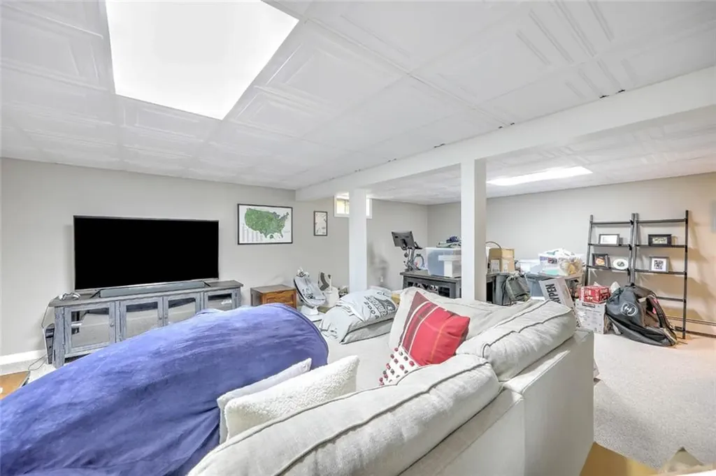 5 Meadow Circle Barrington RI 02806
