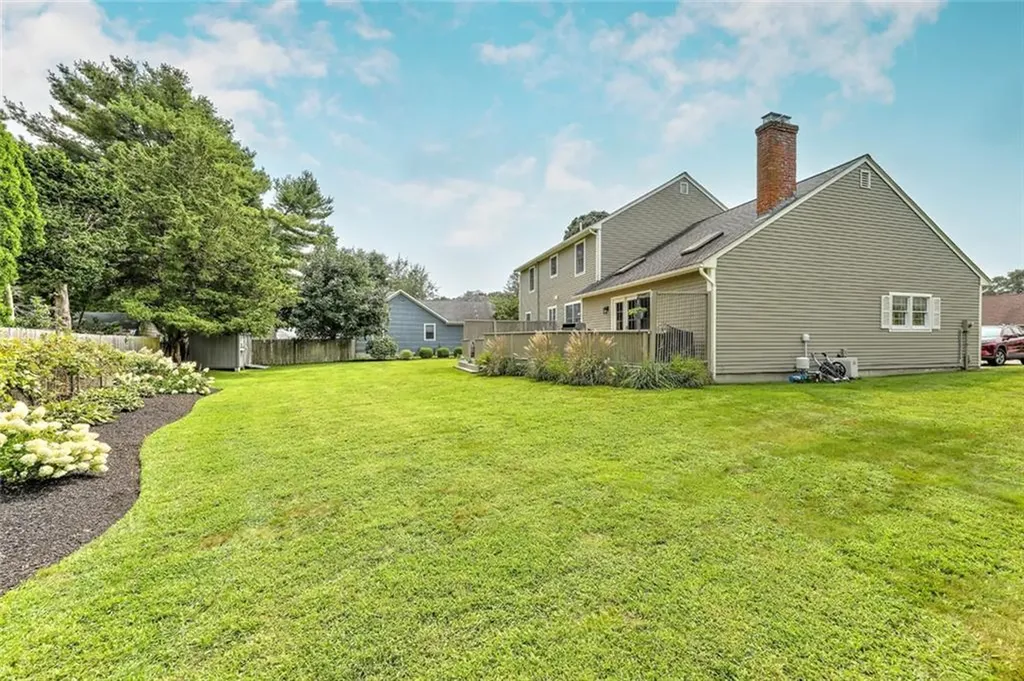 5 Meadow Circle Barrington RI 02806