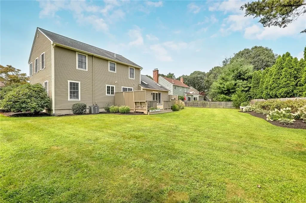 5 Meadow Circle Barrington RI 02806