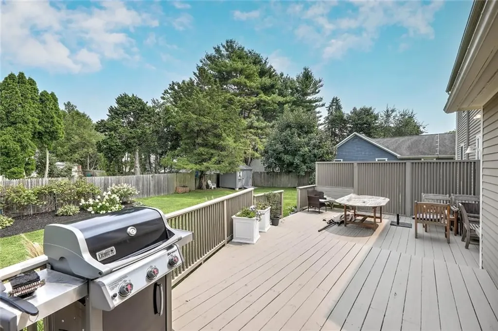 5 Meadow Circle Barrington RI 02806