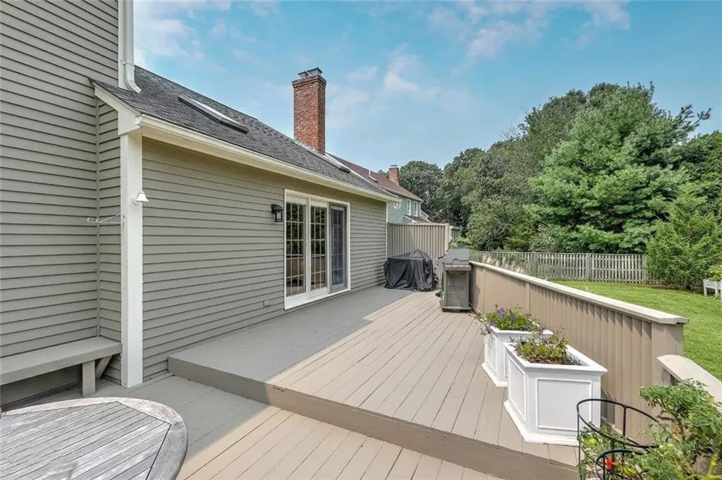 5 Meadow Circle Barrington RI 02806