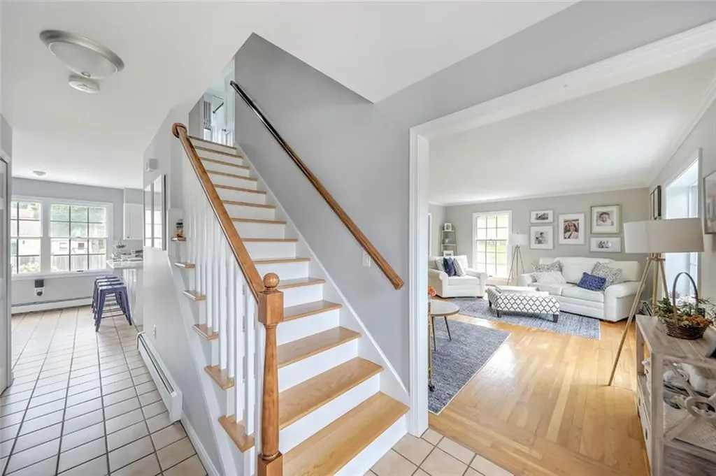 5 Meadow Circle Barrington RI 02806