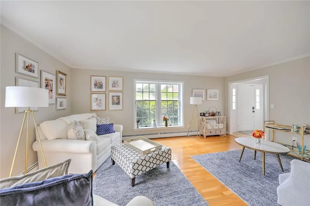 5 Meadow Circle Barrington RI 02806