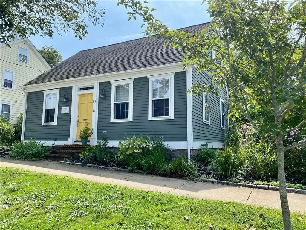 52 Constitution Street Bristol RI 02809