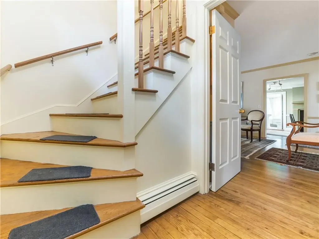 52 Constitution Street Bristol RI 02809