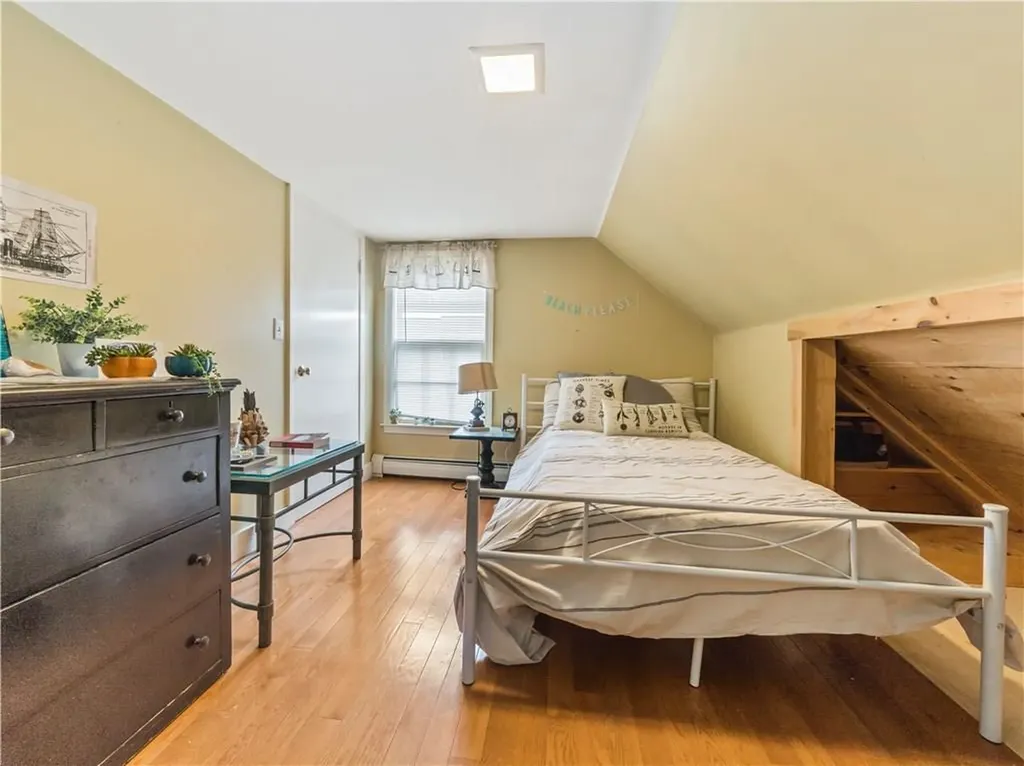 52 Constitution Street Bristol RI 02809
