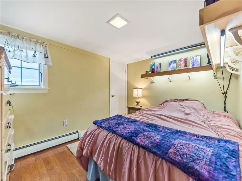 52 Constitution Street Bristol RI 02809