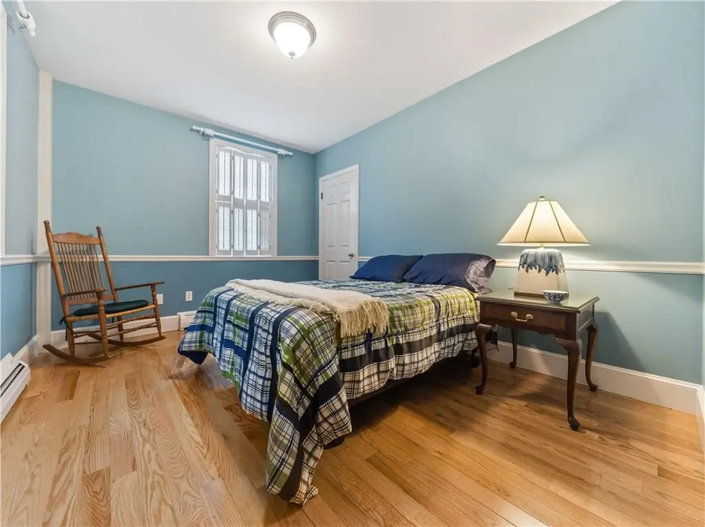 52 Constitution Street Bristol RI 02809