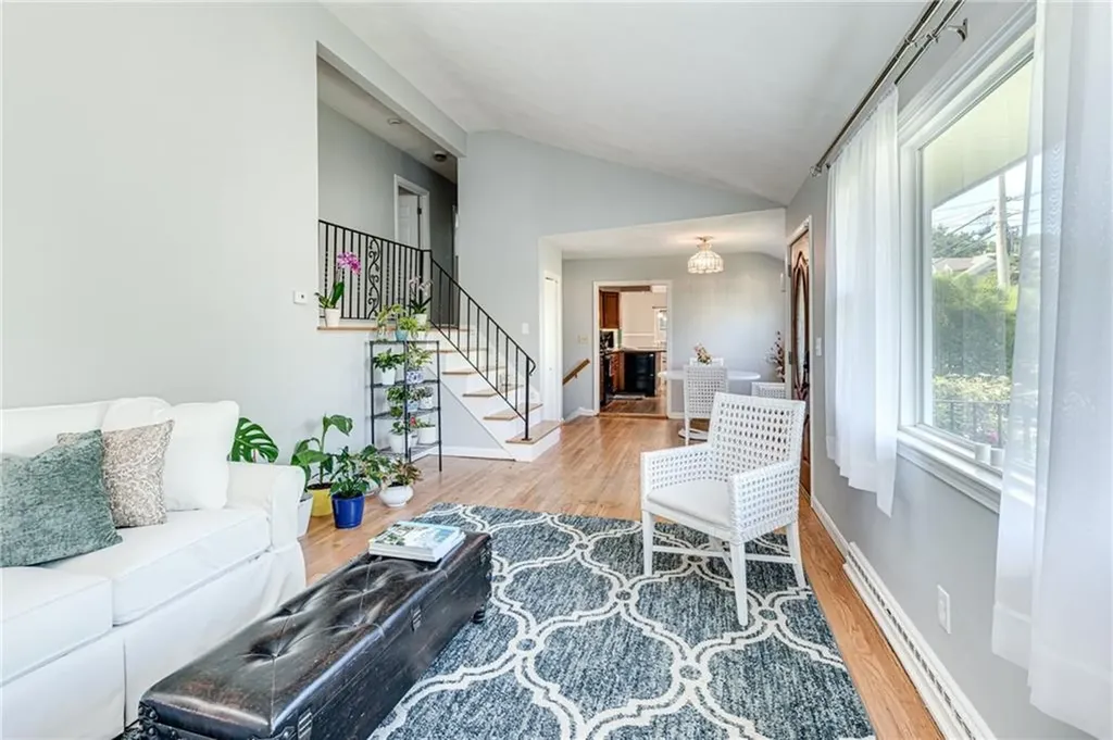 84 Coggeshall Avenue Newport RI 02840