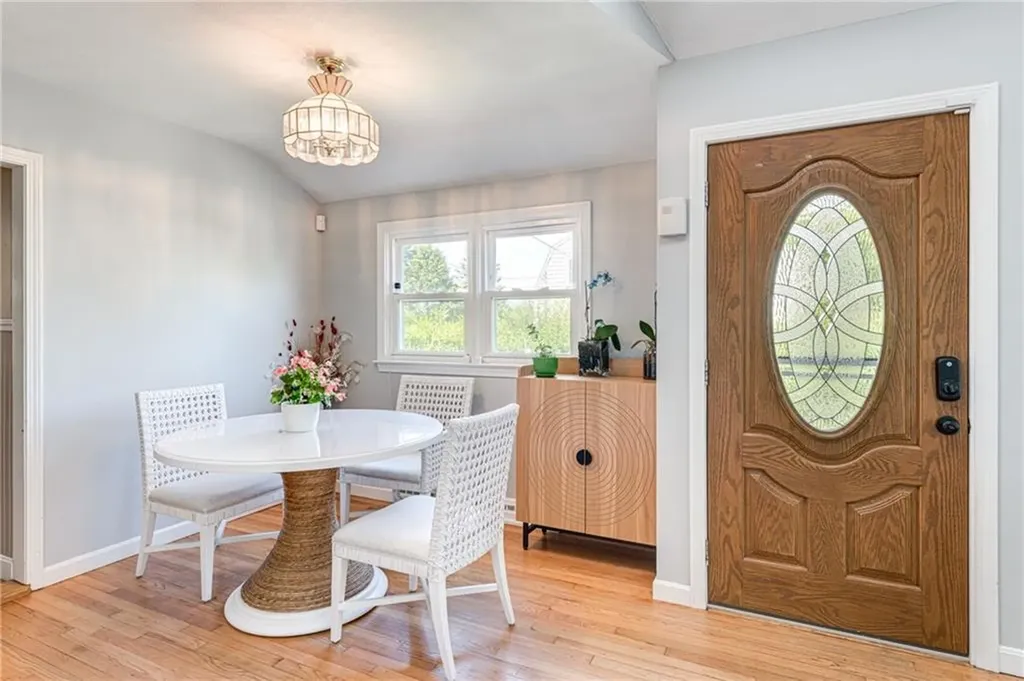 84 Coggeshall Avenue Newport RI 02840