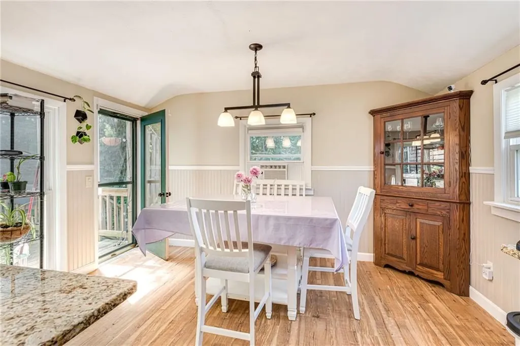 84 Coggeshall Avenue Newport RI 02840