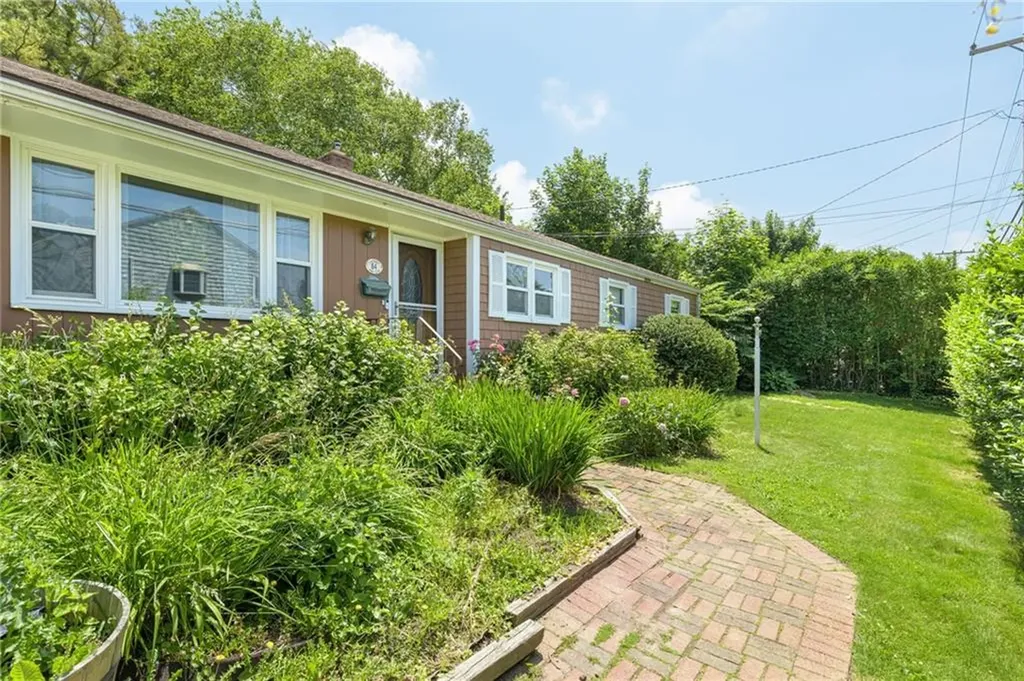 84 Coggeshall Avenue Newport RI 02840