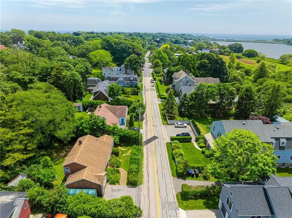 84 Coggeshall Avenue Newport RI 02840