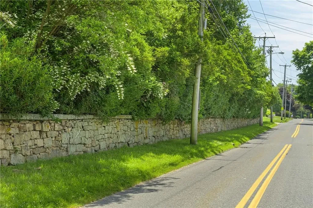 84 Coggeshall Avenue Newport RI 02840