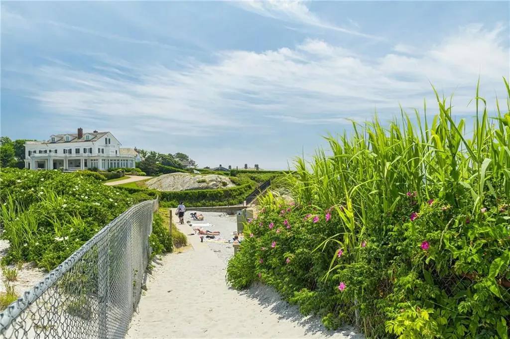 84 Coggeshall Avenue Newport RI 02840