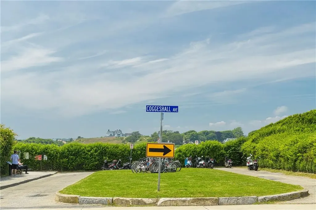 84 Coggeshall Avenue Newport RI 02840