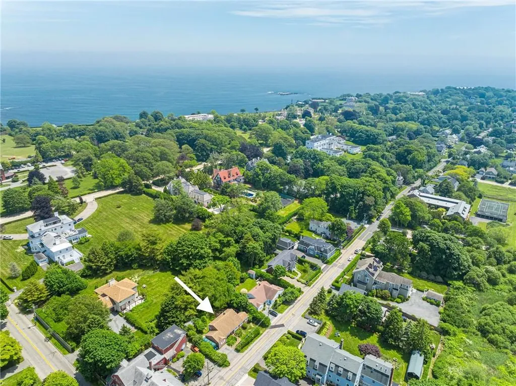 84 Coggeshall Avenue Newport RI 02840