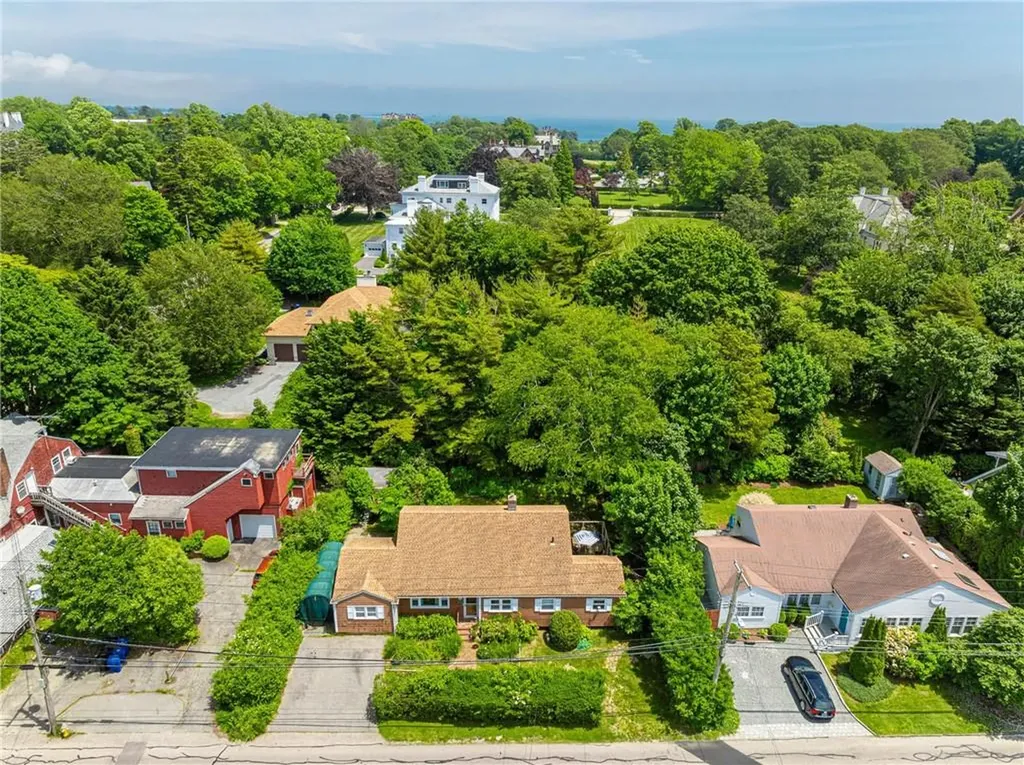 84 Coggeshall Avenue Newport RI 02840