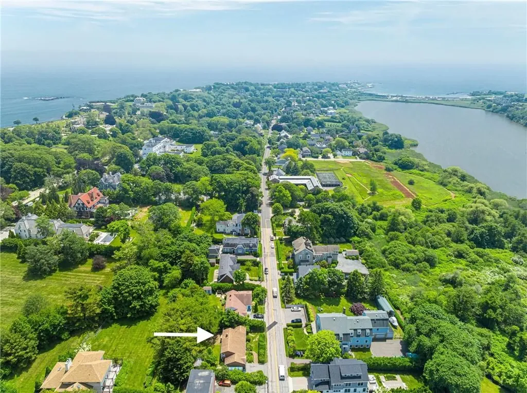 84 Coggeshall Avenue Newport RI 02840