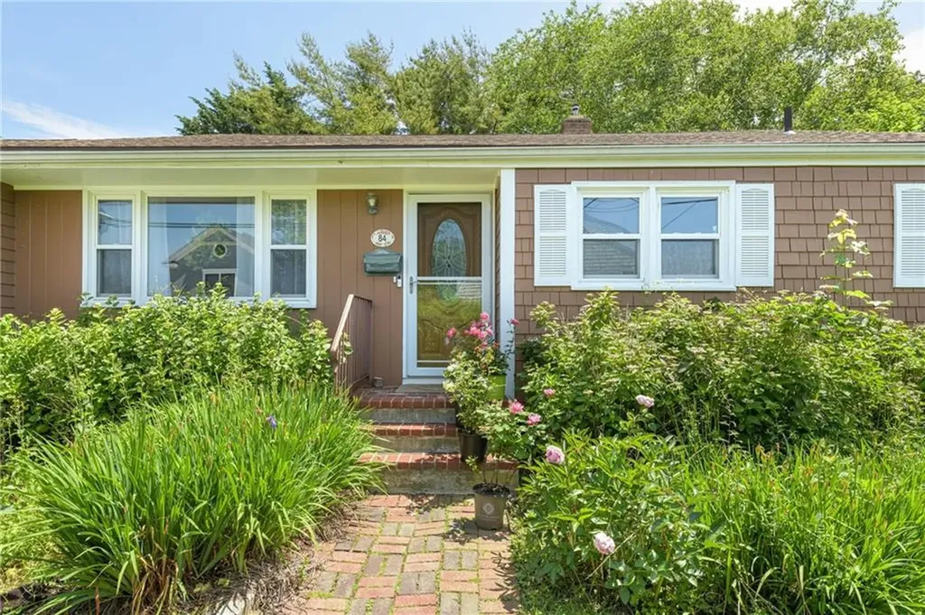 84 Coggeshall Avenue Newport RI 02840
