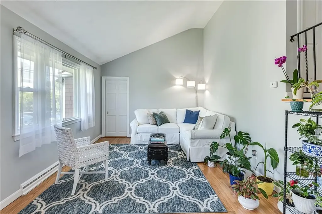 84 Coggeshall Avenue Newport RI 02840