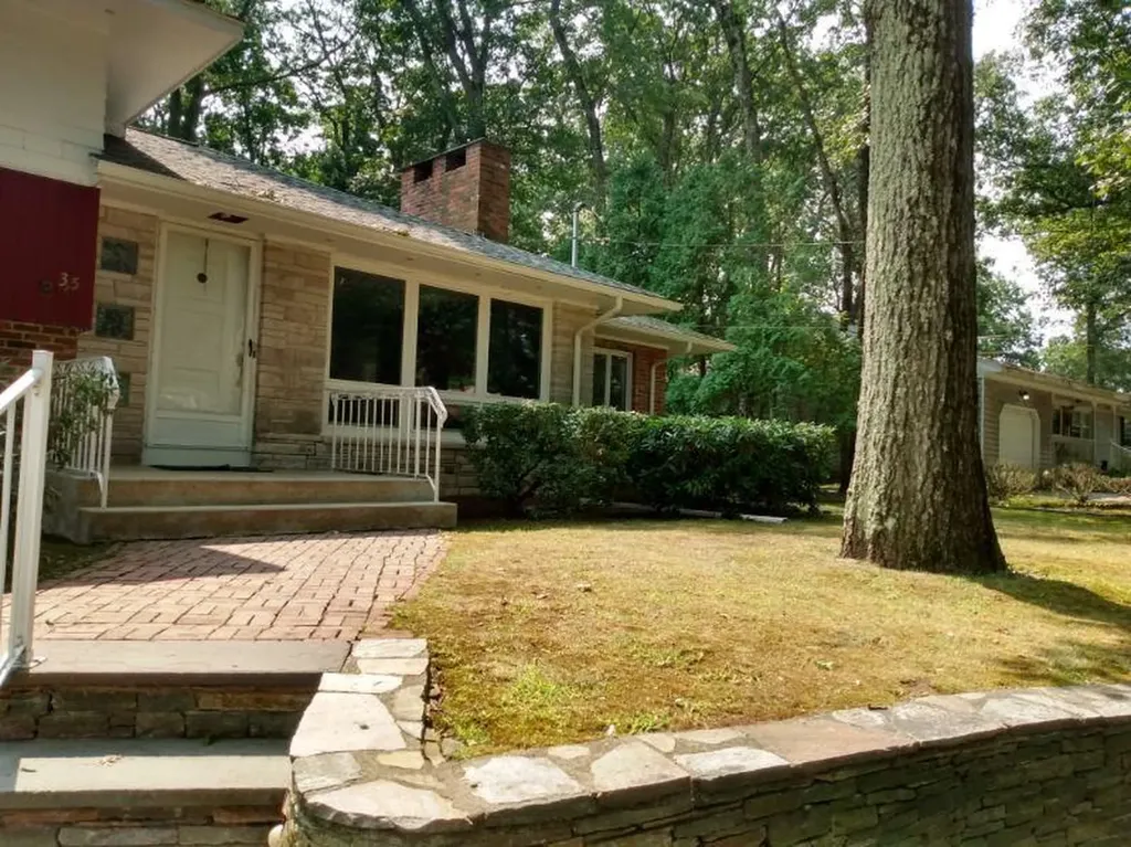 35 Rowe Drive Cranston RI 02921