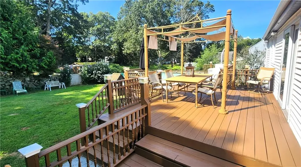 39 Hambly Road Tiverton RI 02878