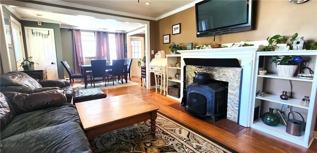 39 Hambly Road Tiverton RI 02878