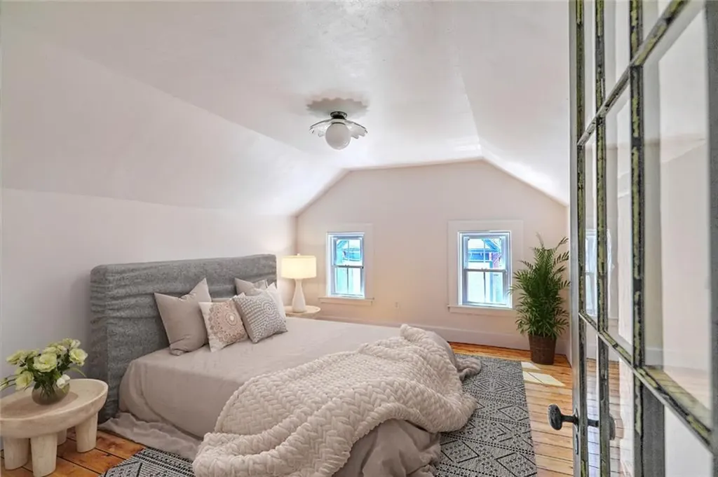 48 Bainbridge Avenue Providence RI 02909