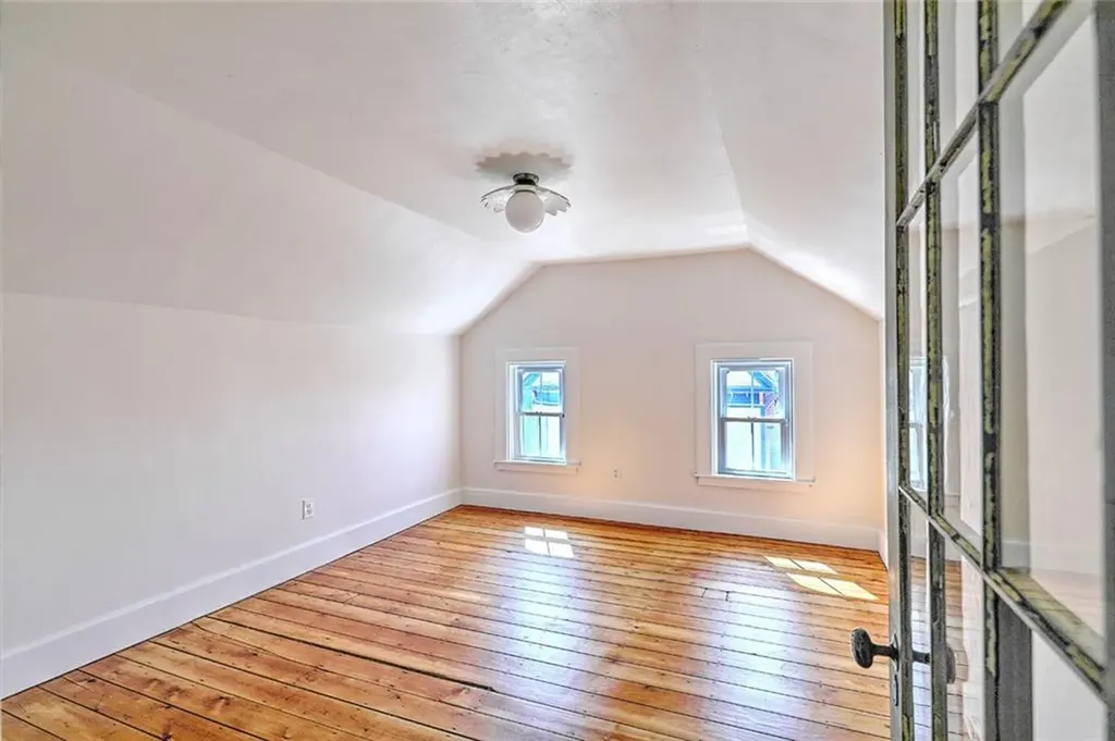 48 Bainbridge Avenue Providence RI 02909