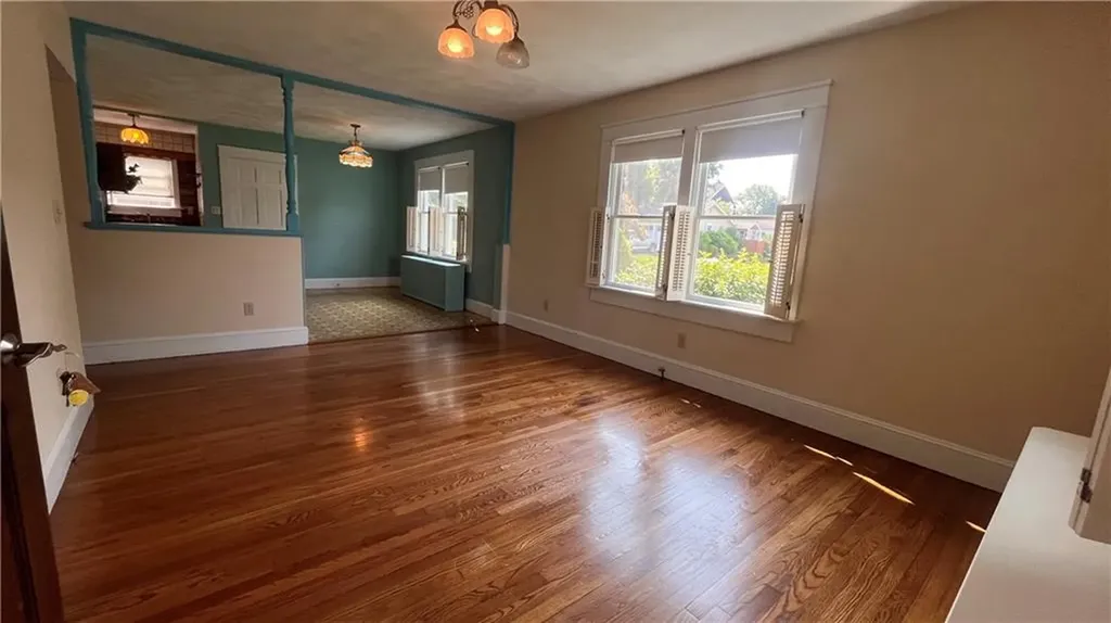 182 Wolcott Avenue Middletown RI 02842