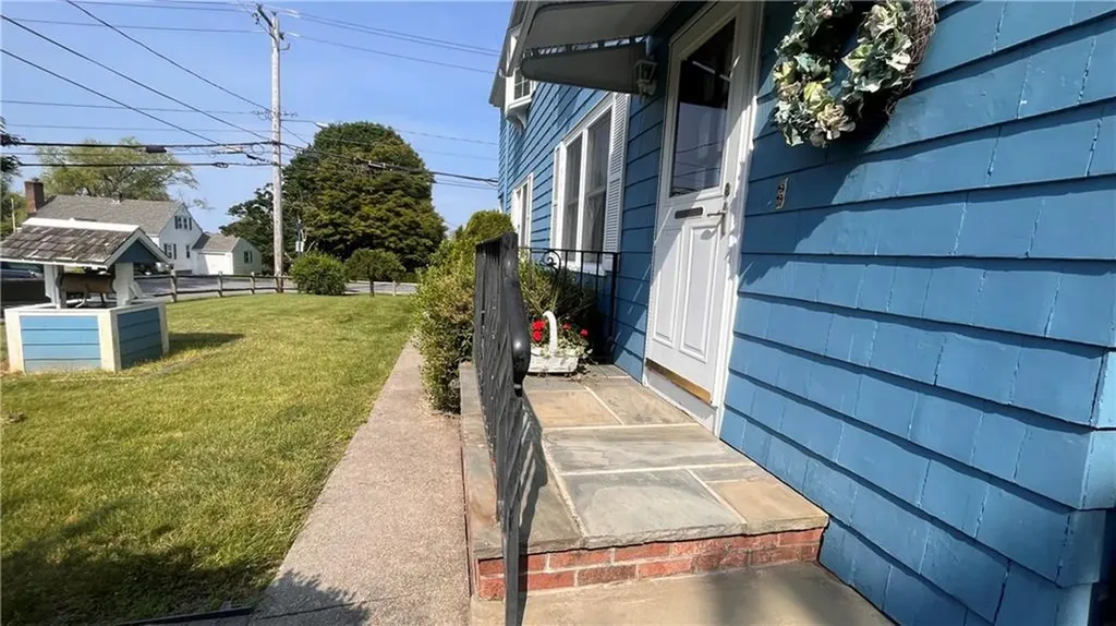 182 Wolcott Avenue Middletown RI 02842