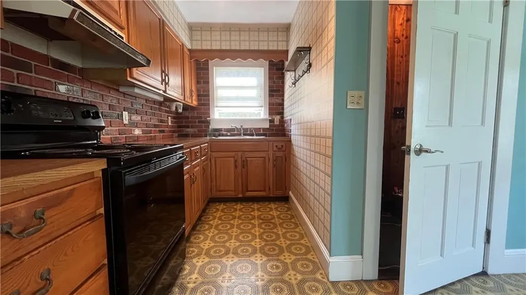 182 Wolcott Avenue Middletown RI 02842